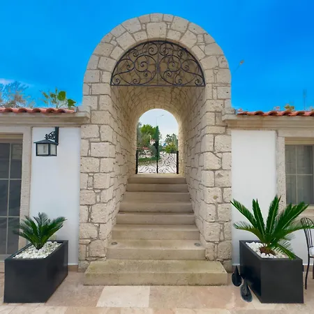 Fedora Bed & Breakfast 3*