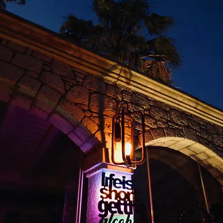 Fedora Bed & Breakfast Alaçatı