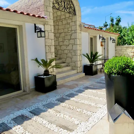 Fedora Bed & Breakfast Alacati
