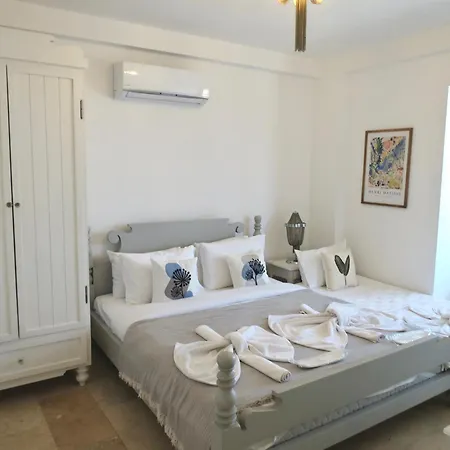 Fedora 3* Alacati